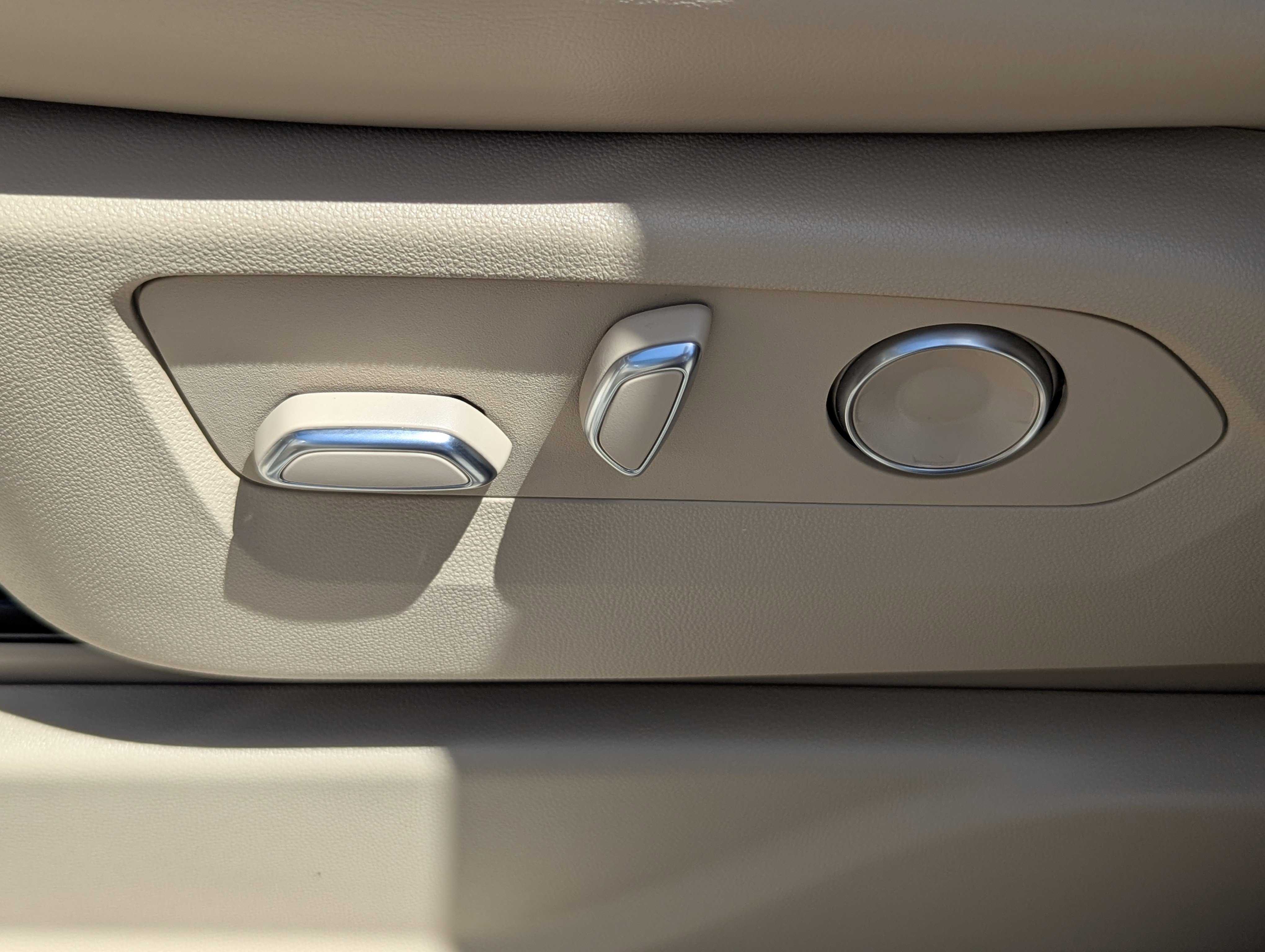 Certified 2024 Cadillac Escalade Premium Luxury w/ LPO, Floor Liner Package AWD/4WD image 17