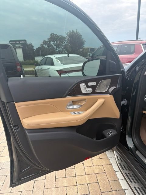 Used 2024 Mercedes-Benz GLS 450 4MATIC w/ AMG Line Exterior image 6