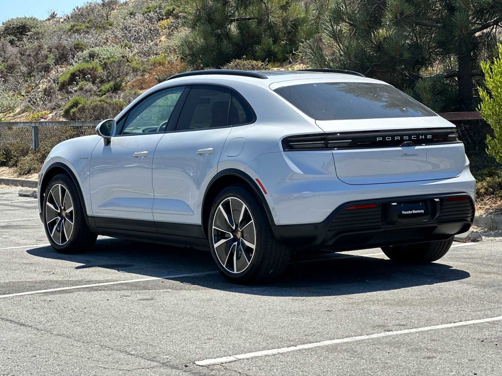 New 2025 Porsche Macan Electric image 3