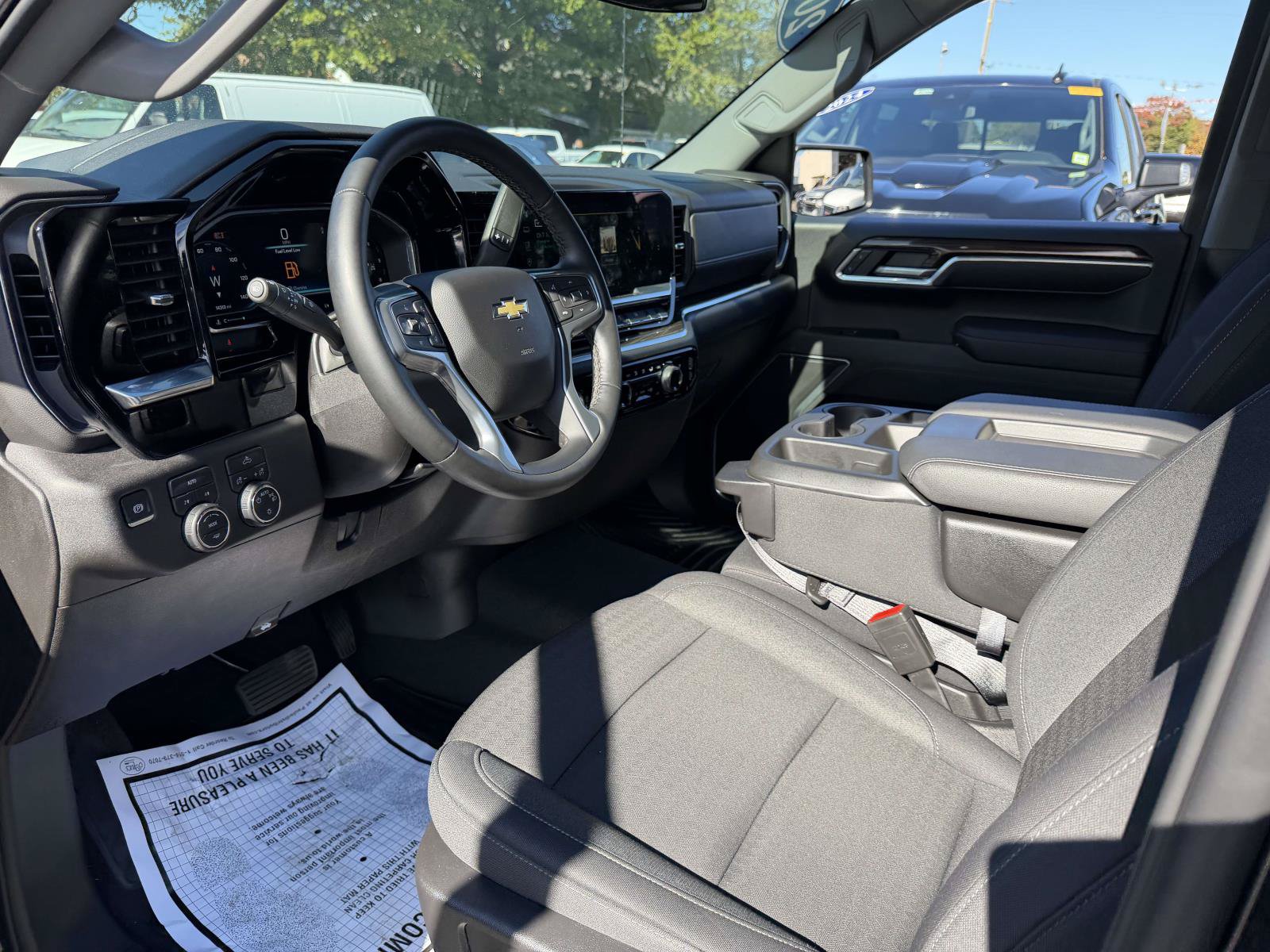 Used 2024 Chevrolet Silverado 1500 LT AWD/4WD image 11