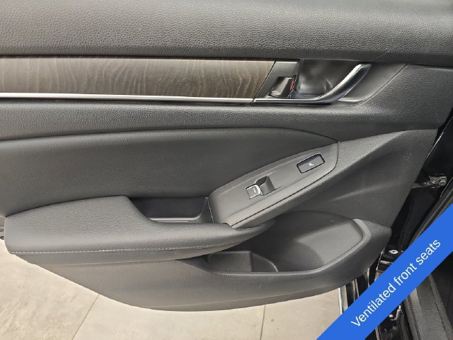 Used 2022 Honda Accord Touring image 17