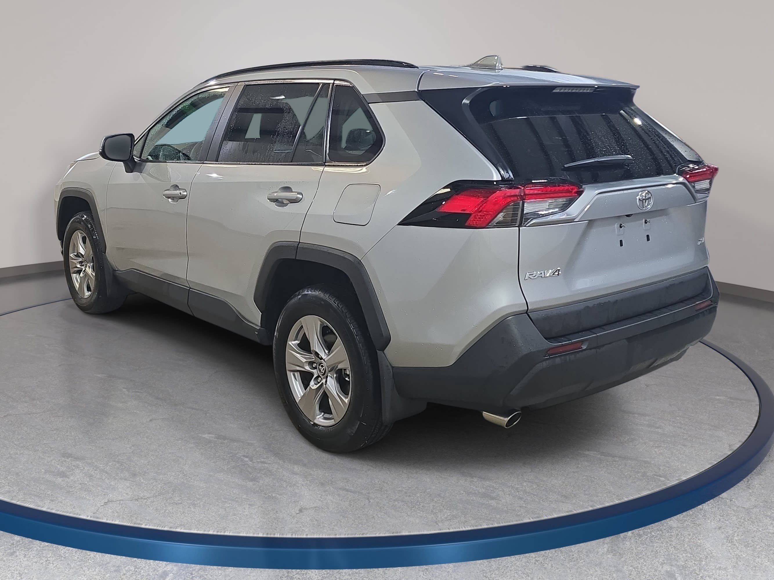 Used 2024 Toyota RAV4 XLE w/ Convenience Package FWD image 8