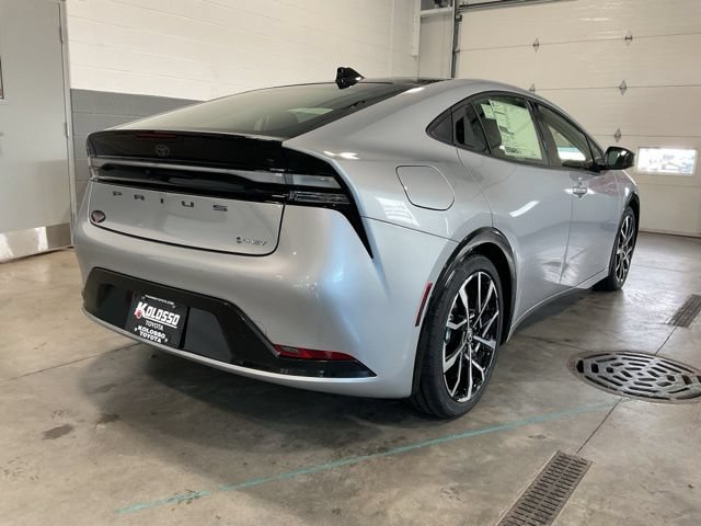 New 2026 Toyota Prius Plug-In Hybrid FWD image 6