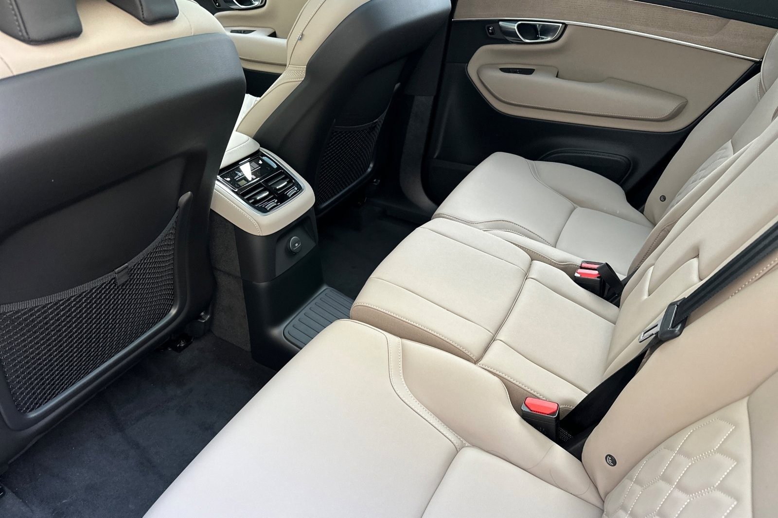 New 2026 Volvo XC90 T8 Plus image 4