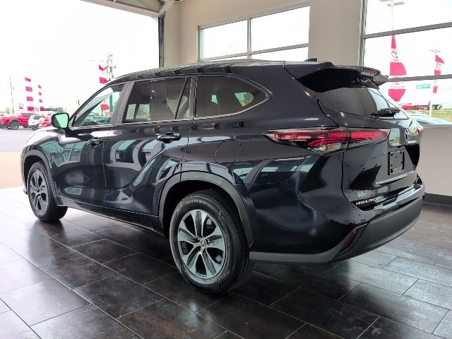 Certified 2024 Toyota Highlander XLE image 6