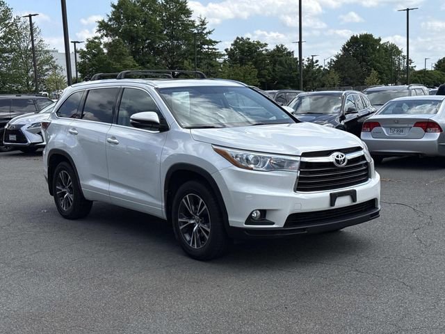 Used 2016 Toyota Highlander XLE AWD/4WD image 1