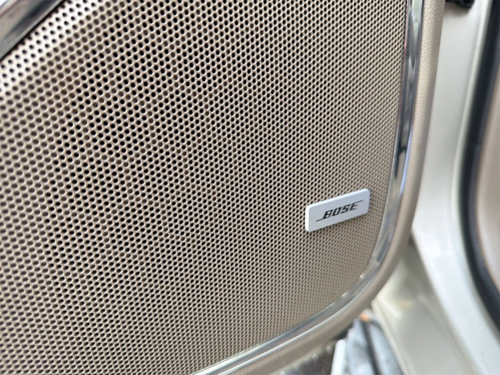 Used 2016 Chevrolet Suburban LTZ image 24