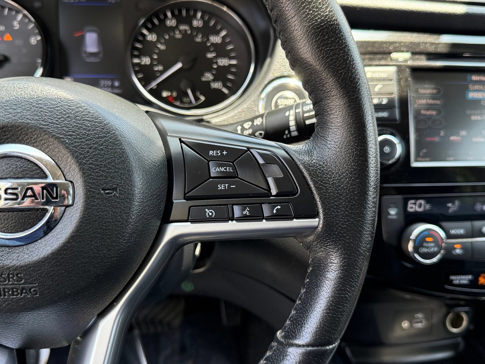 Used 2020 Nissan Rogue SV FWD image 25