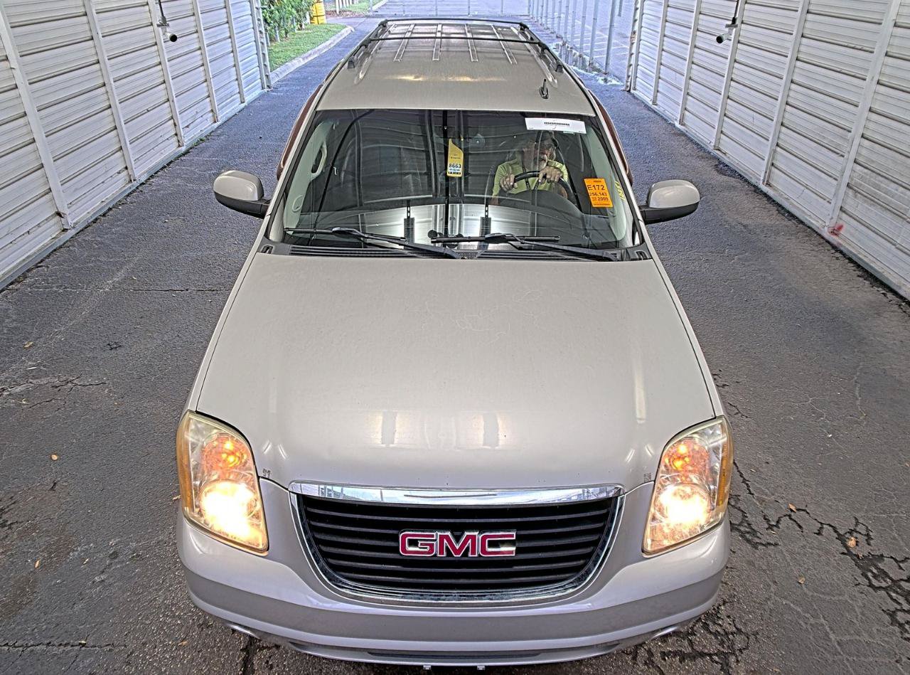Used 2009 GMC Yukon XL SLT w/ Preferred Package RWD image 2