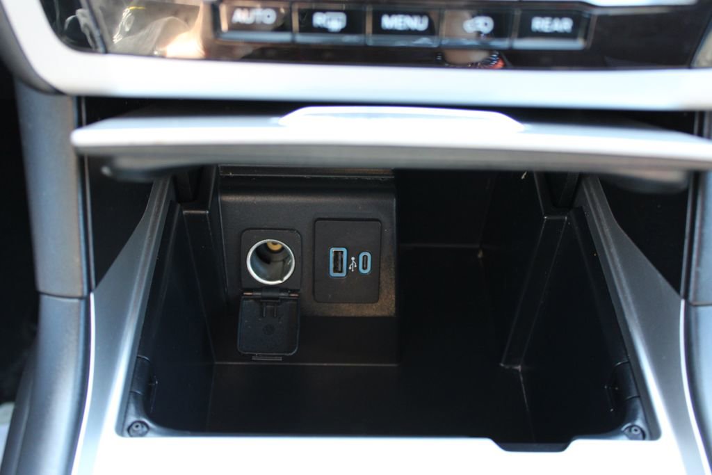 Used 2023 Ford Explorer XLT AWD/4WD image 44