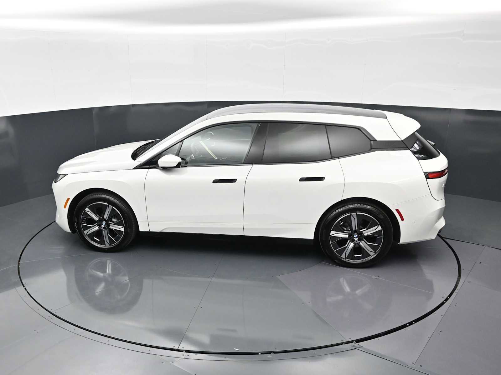 New 2026 BMW iX xDrive60 AWD/4WD image 16