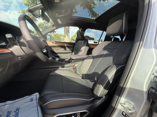 New 2026 Jeep Grand Cherokee Summit w/ Obsidian Package AWD/4WD image 8
