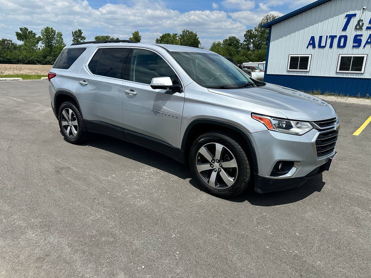 Used 2020 Chevrolet Traverse LT w/ LT Premium Package FWD image 3