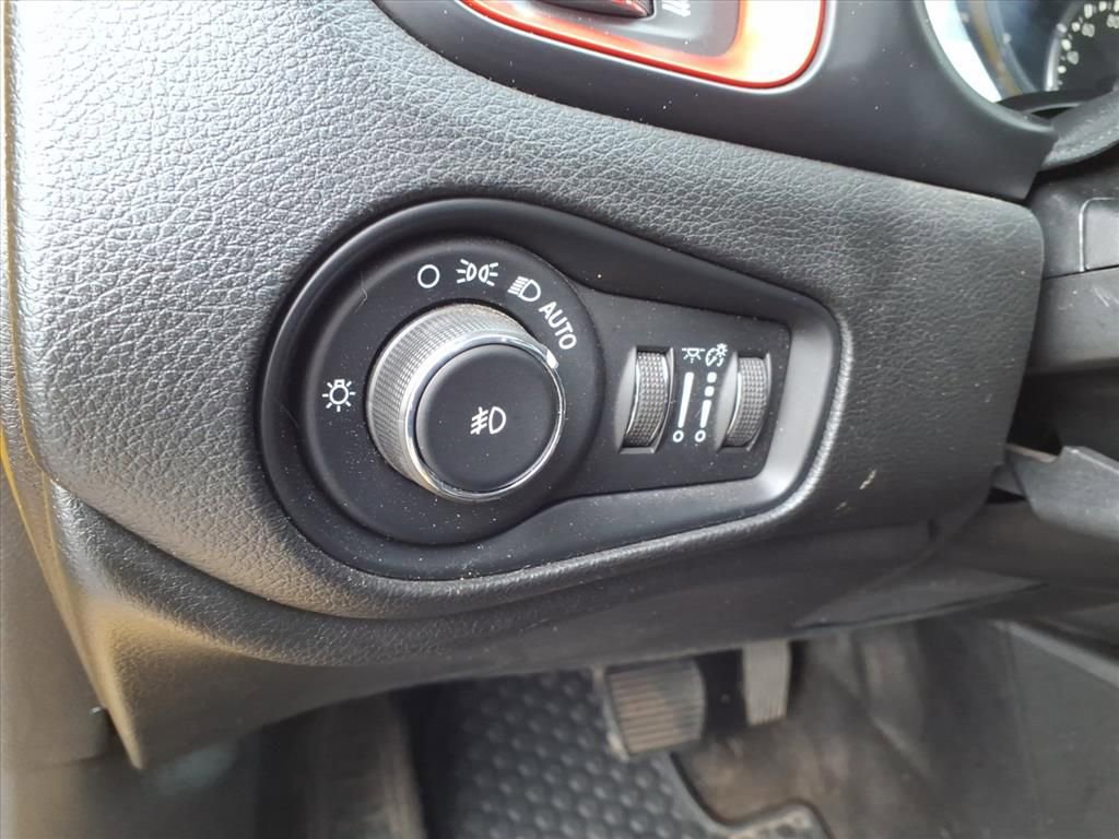 Certified 2018 Jeep Renegade Trailhawk w/ Cold Weather Group II AWD/4WD image 14