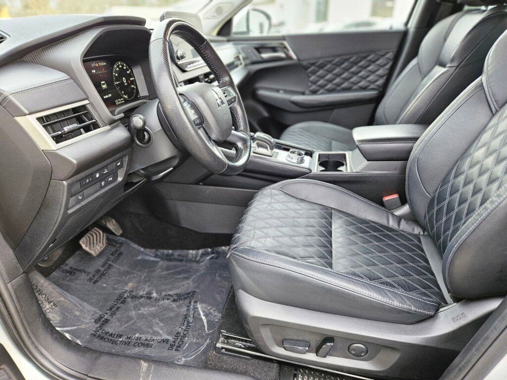 Used 2023 Mitsubishi Outlander SEL image 15