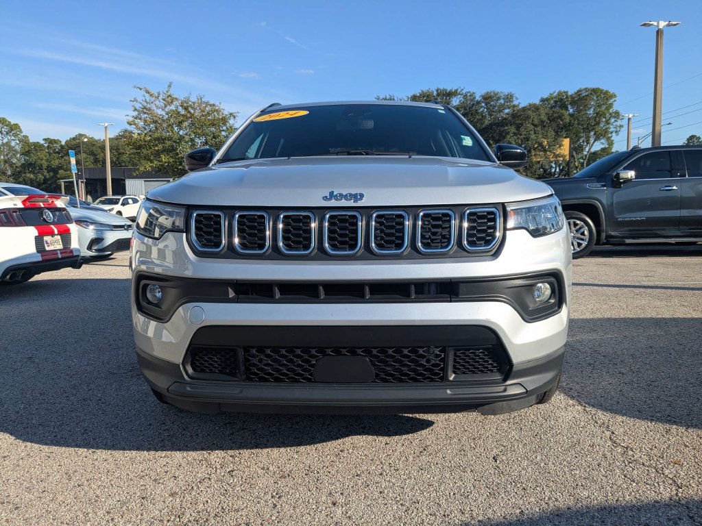 Used 2024 Jeep Compass Latitude AWD/4WD image 9