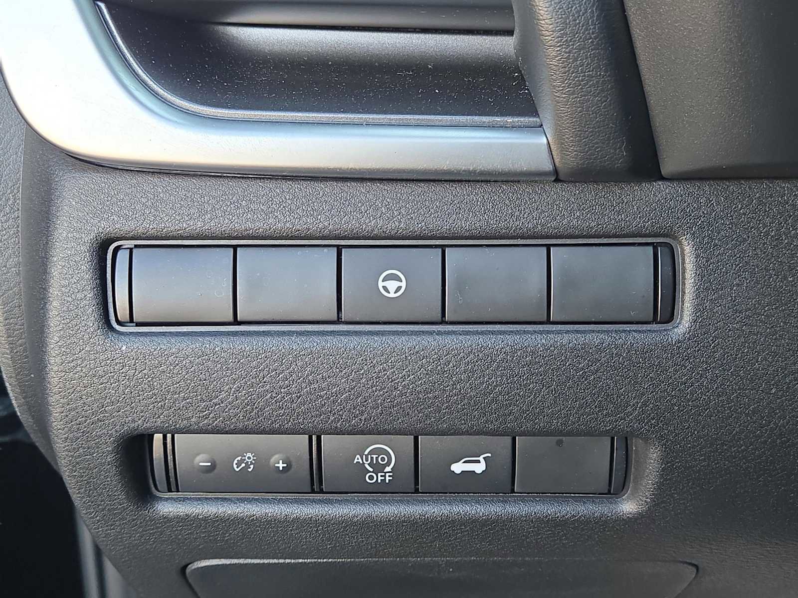Used 2024 Nissan Rogue SV w/ SV Premium Package image 21