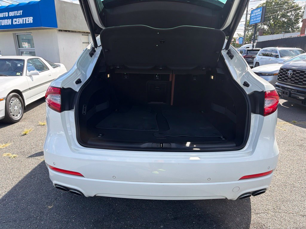 Used 2019 Maserati Levante AWD/4WD image 8