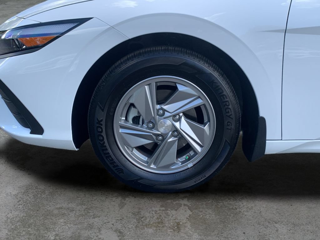 Certified 2026 Hyundai Elantra SE FWD image 46