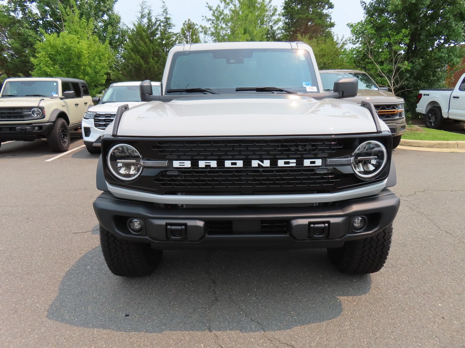 New 2026 Ford Bronco Big Bend w/ Black Diamond Package AWD/4WD image 2