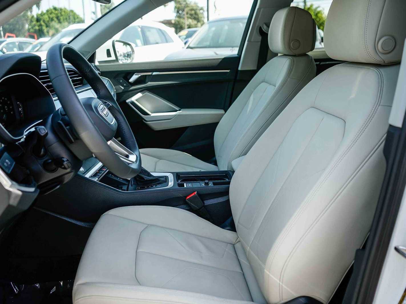 Used 2025 Audi Q3 2.0T Premium w/ Convenience Package image 17