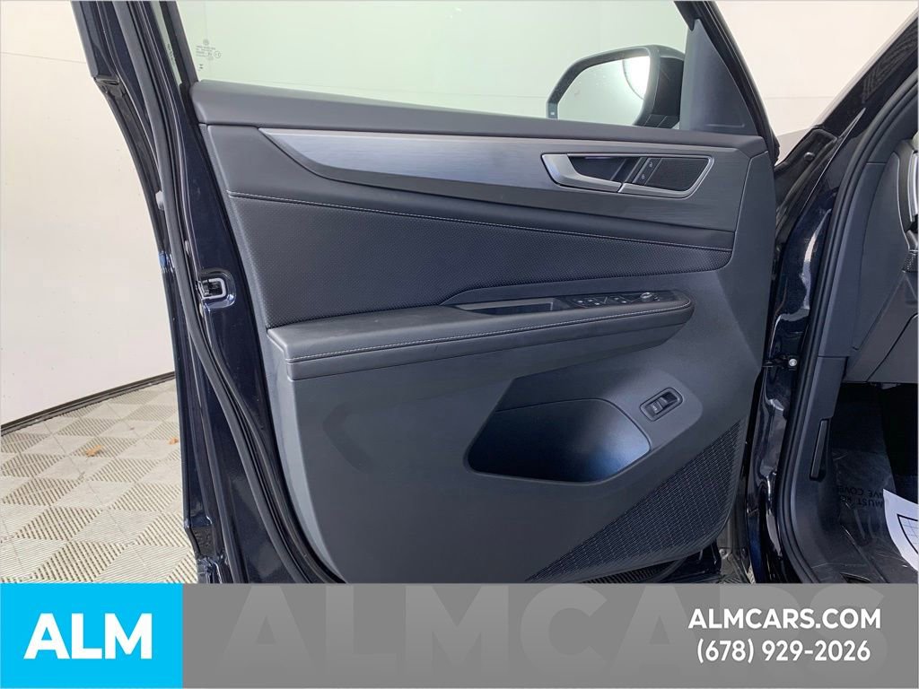 Used 2025 Volkswagen Atlas Cross Sport SE image 31