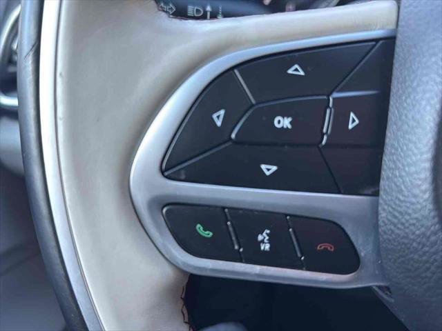 Used 2018 Chrysler Pacifica Limited image 21