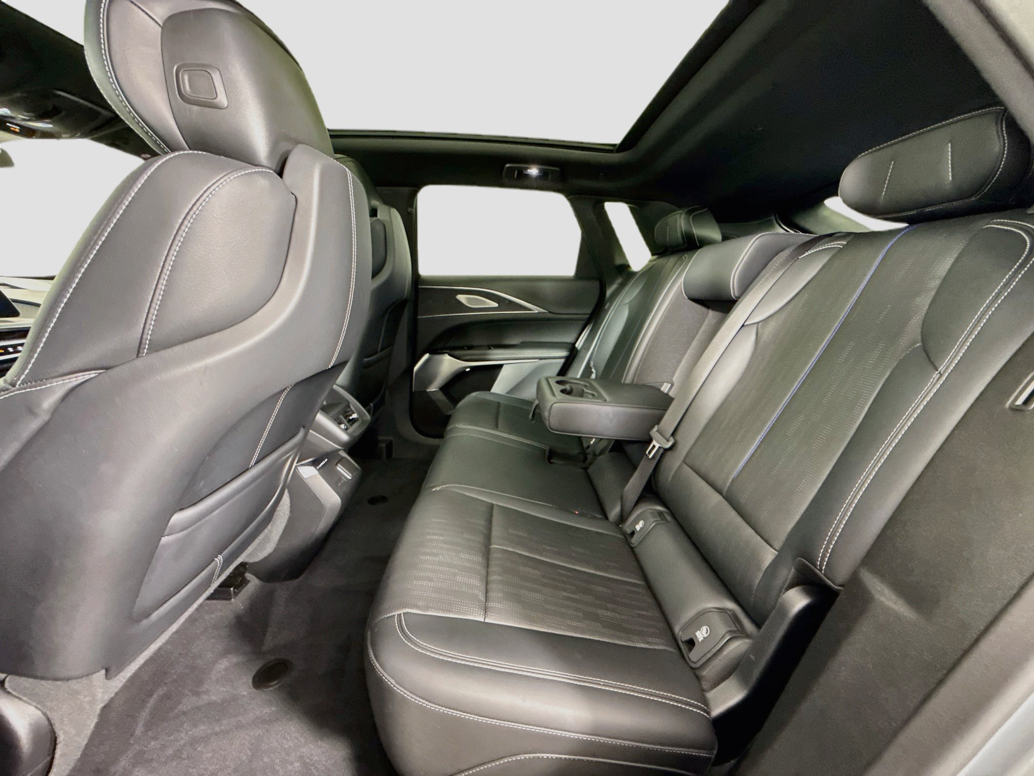 Used 2024 Cadillac Lyriq Sport RWD image 28