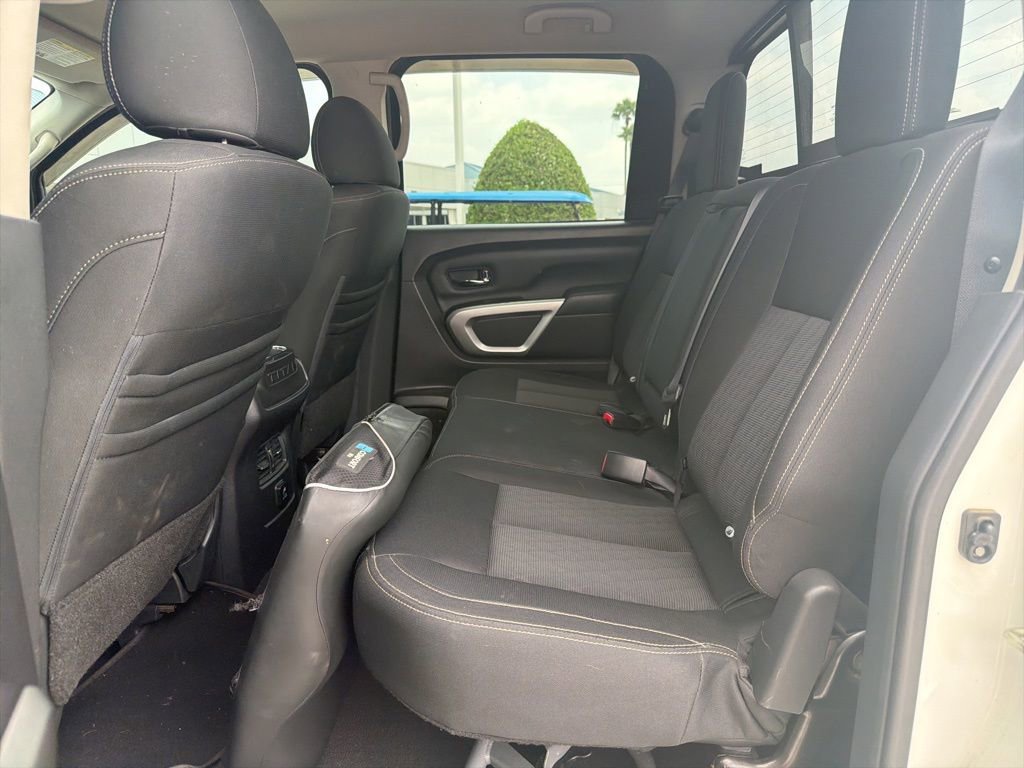 Used 2018 Nissan Titan SV w/ SV Convenience Package AWD/4WD image 9