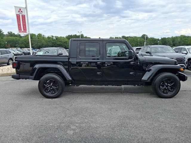 Certified 2023 Jeep Gladiator Sport AWD/4WD image 9