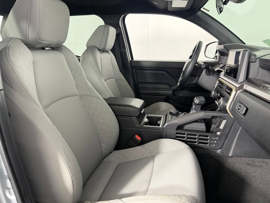 Used 2025 Toyota Tacoma SR5 AWD/4WD image 30