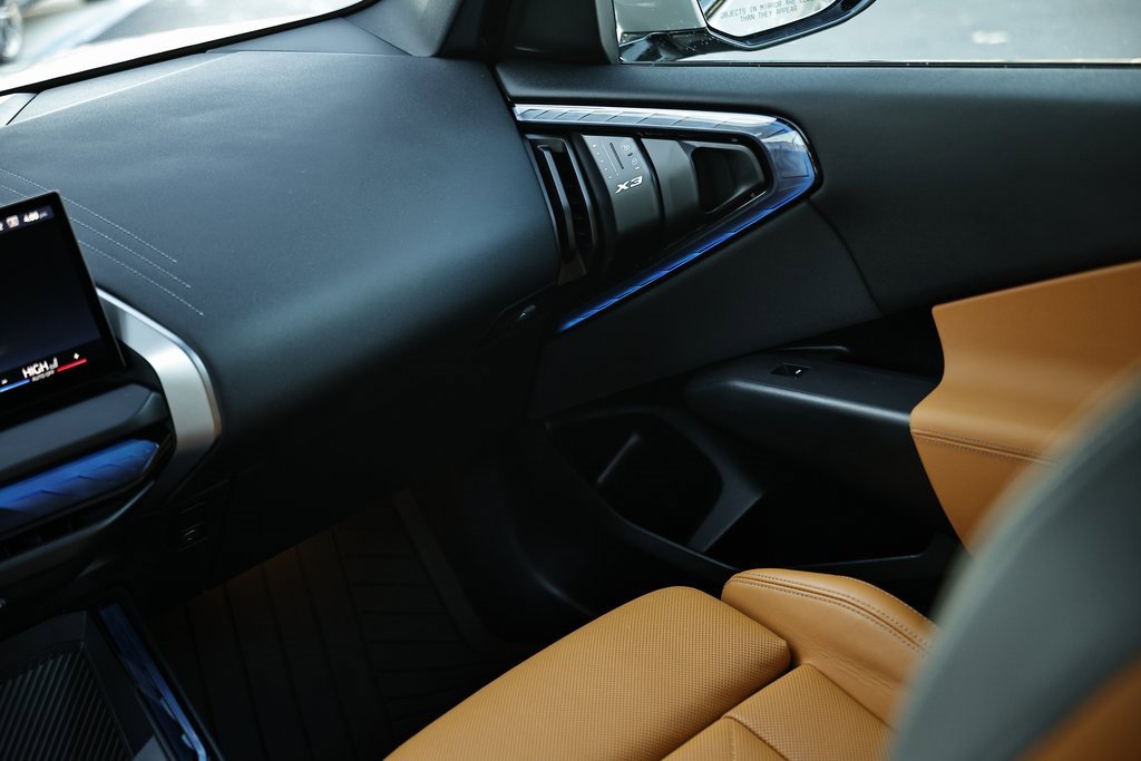 Certified 2025 BMW X3 xDrive30i w/ M Sport Package image 27