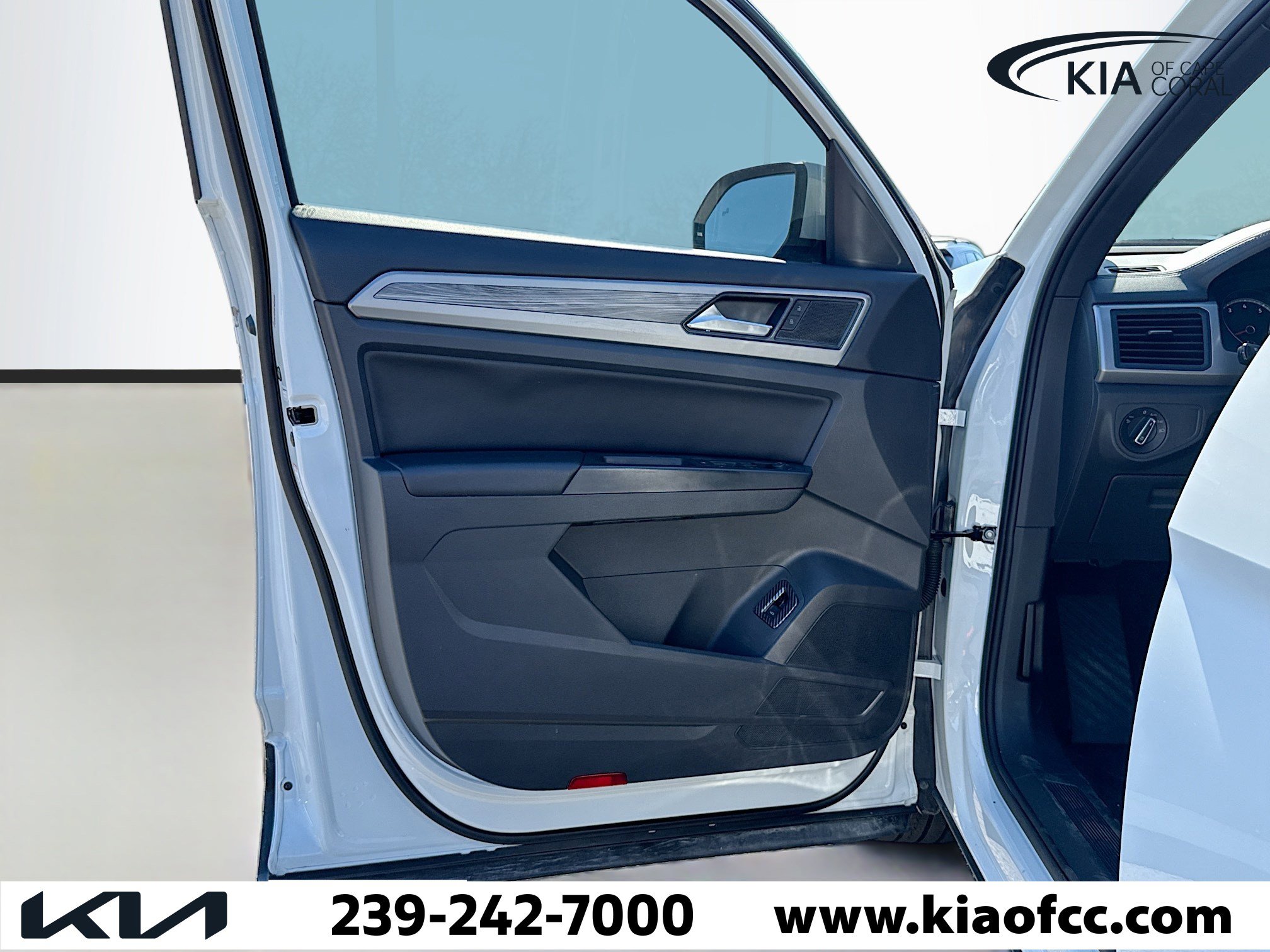 Used 2020 Volkswagen Atlas Cross Sport SE w/ Towing Package image 21