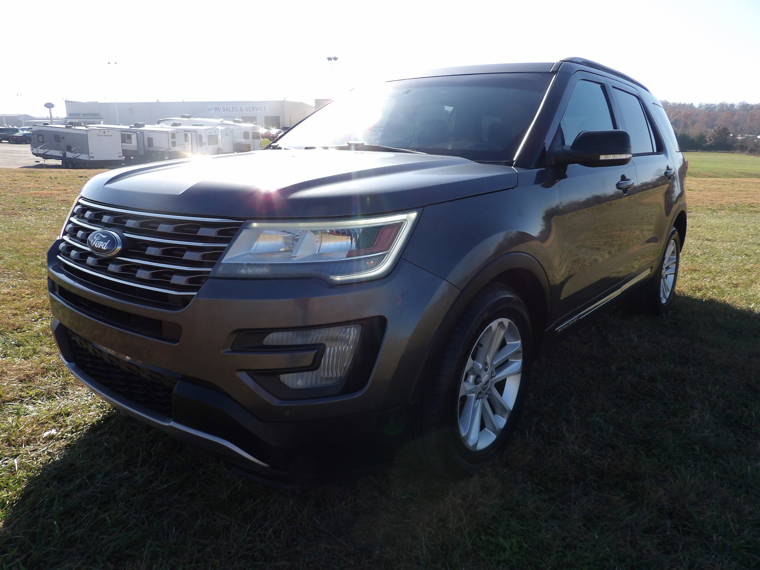 Used 2016 Ford Explorer XLT w/ Equipment Group 202A image 2