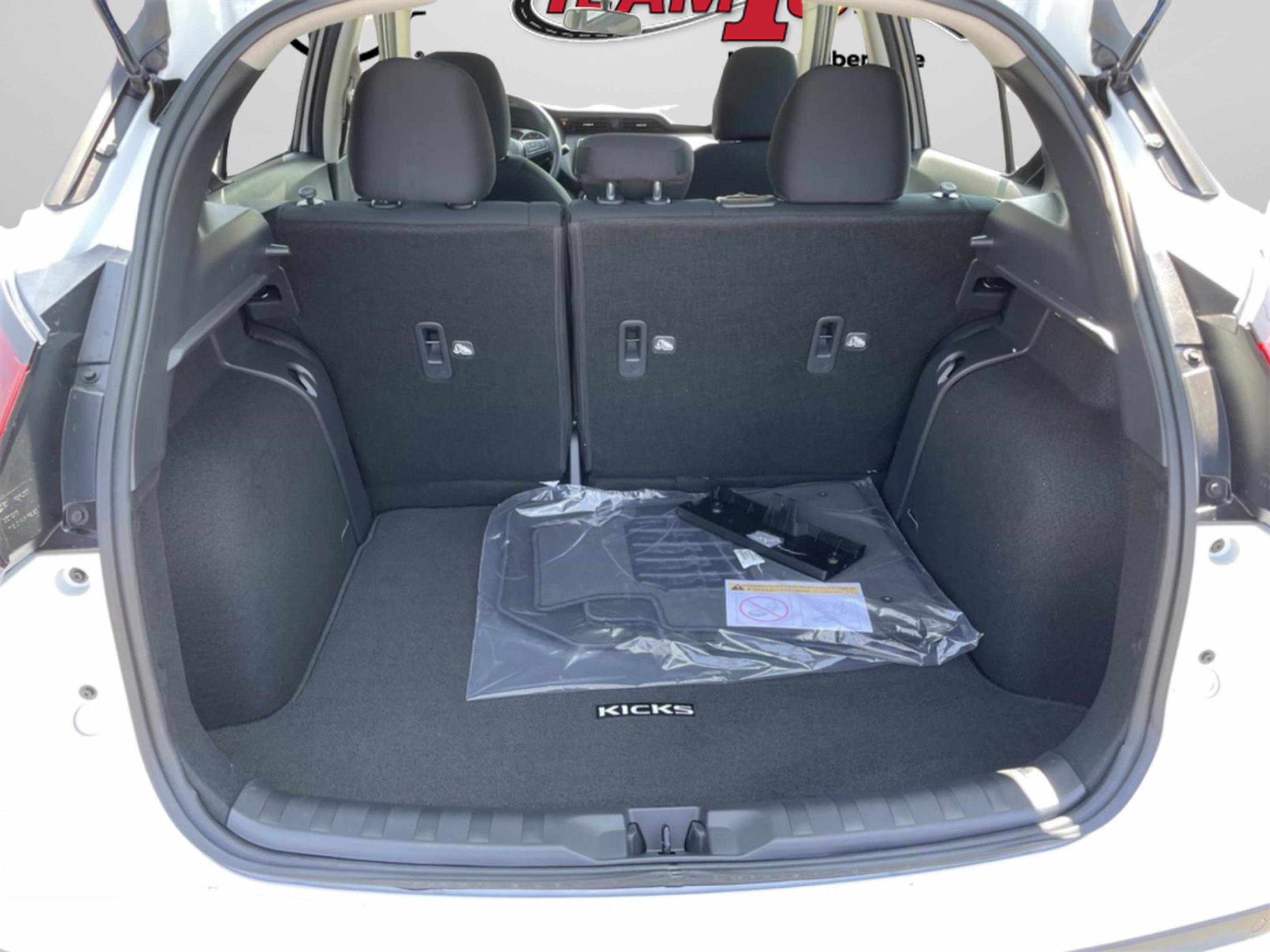 New 2025 Nissan Kicks Play S image 28