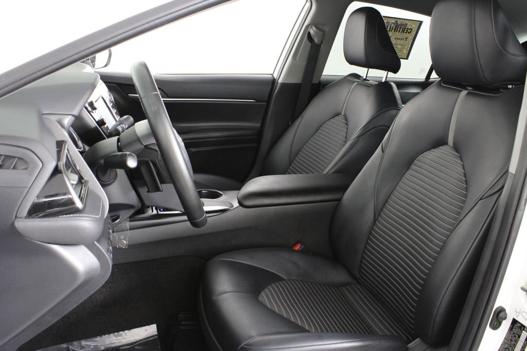 Used 2020 Toyota Camry SE image 18