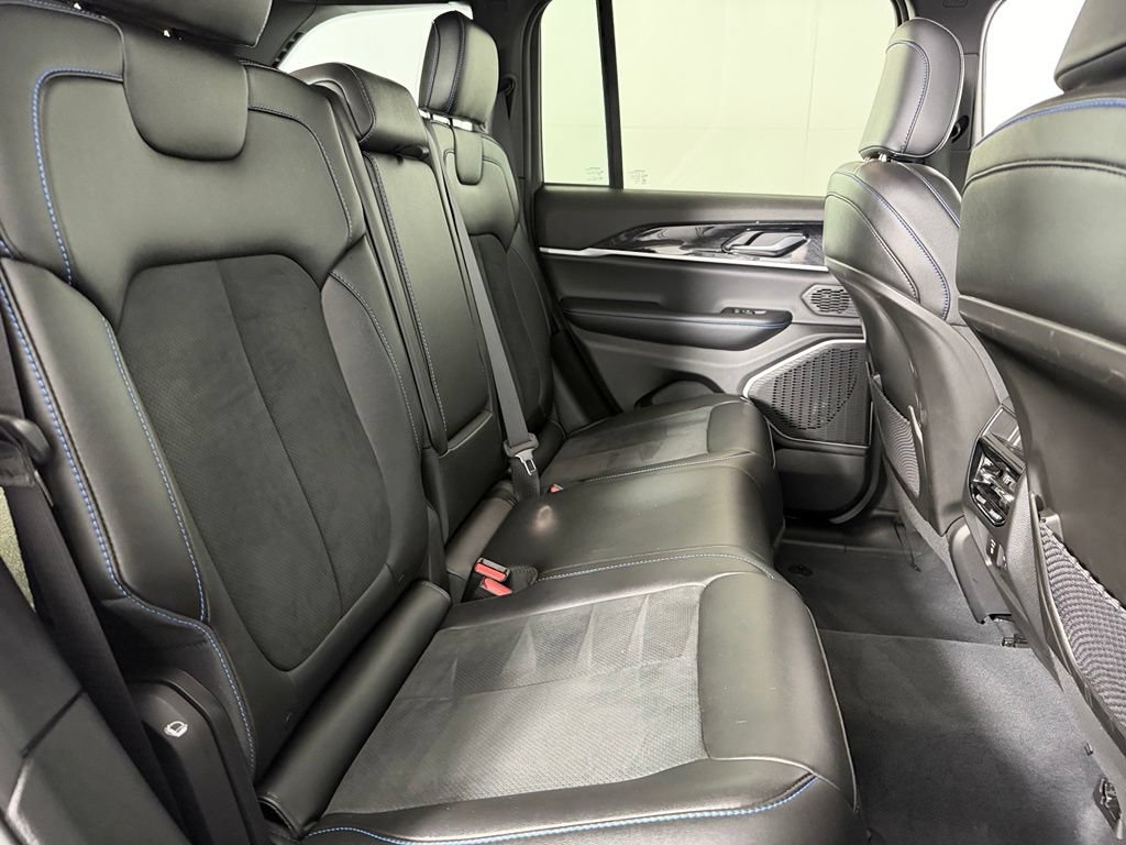Used 2023 Jeep Grand Cherokee Trailhawk AWD/4WD image 31