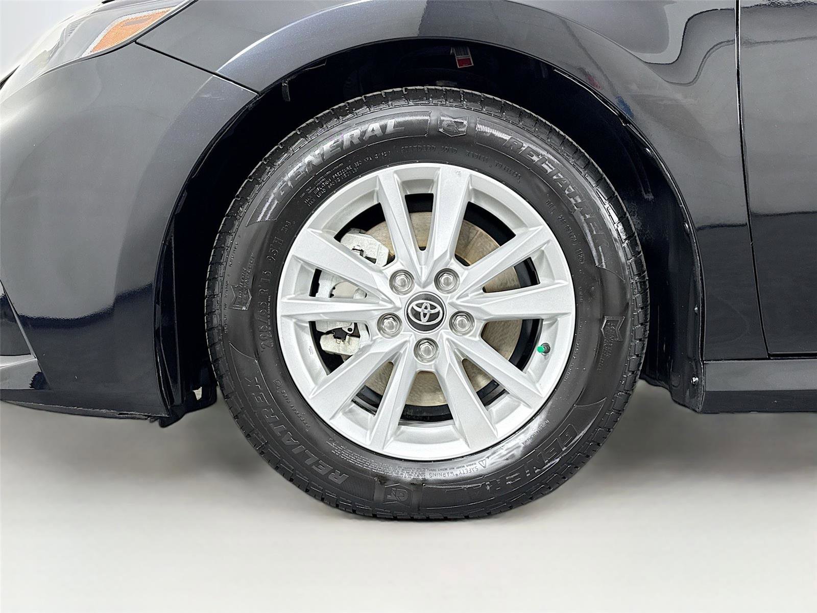 Used 2025 Toyota Camry LE w/ Convenience Package image 44