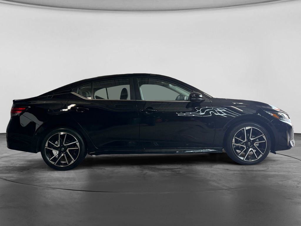 Used 2025 Nissan Sentra SR FWD image 2