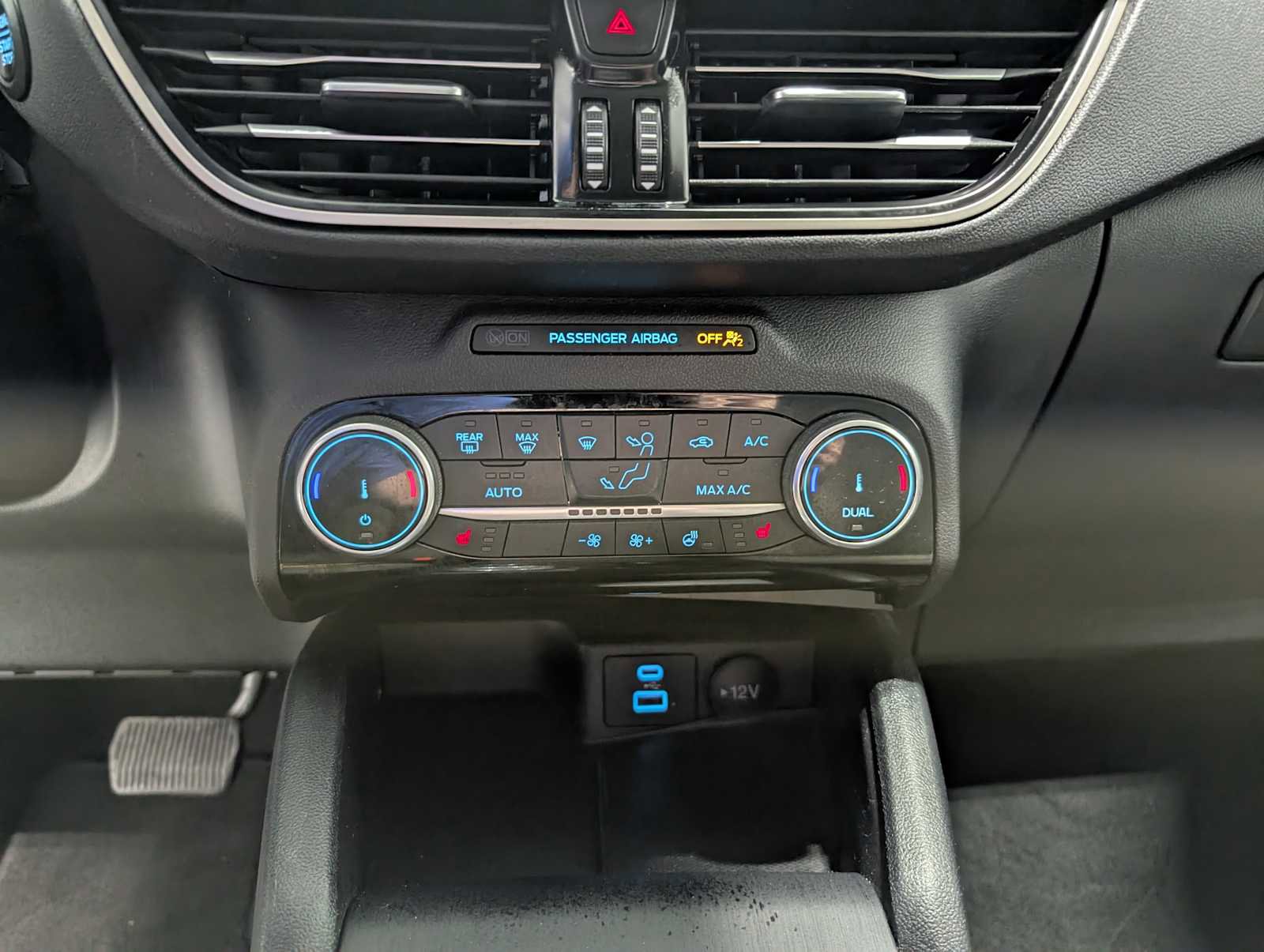 Used 2022 Ford Escape SE w/ SE Sport Appearance Package AWD/4WD image 31