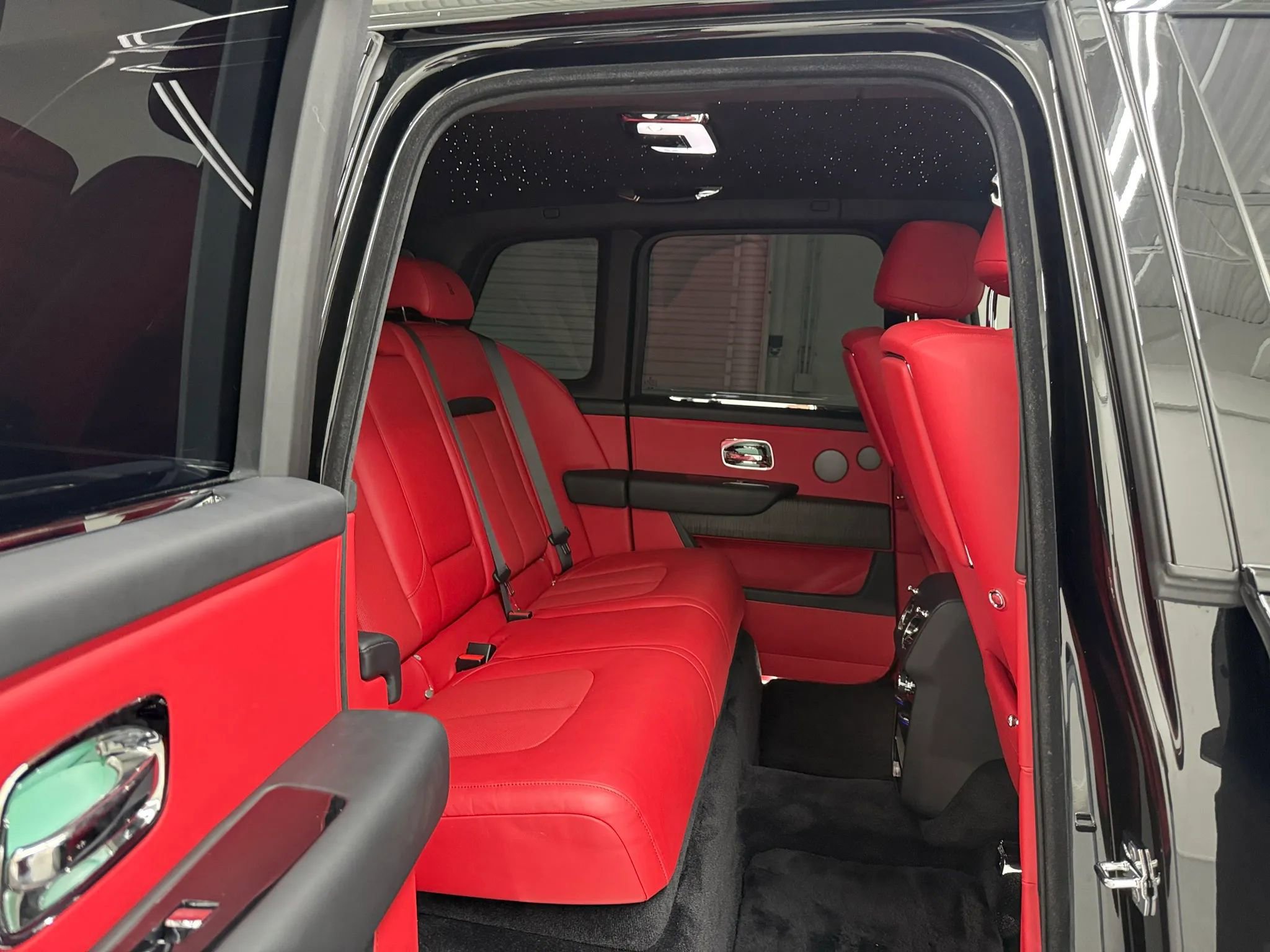 Used 2024 Rolls-Royce Cullinan image 18