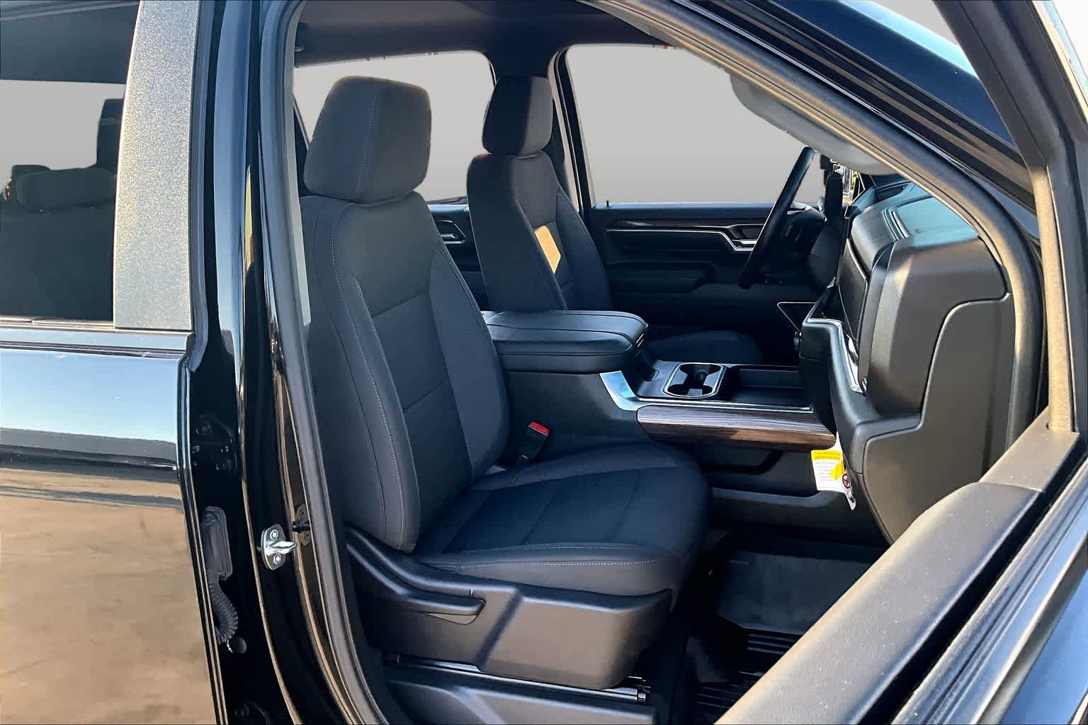 Used 2024 Chevrolet Silverado 2500 LT w/ Texas Edition AWD/4WD image 9