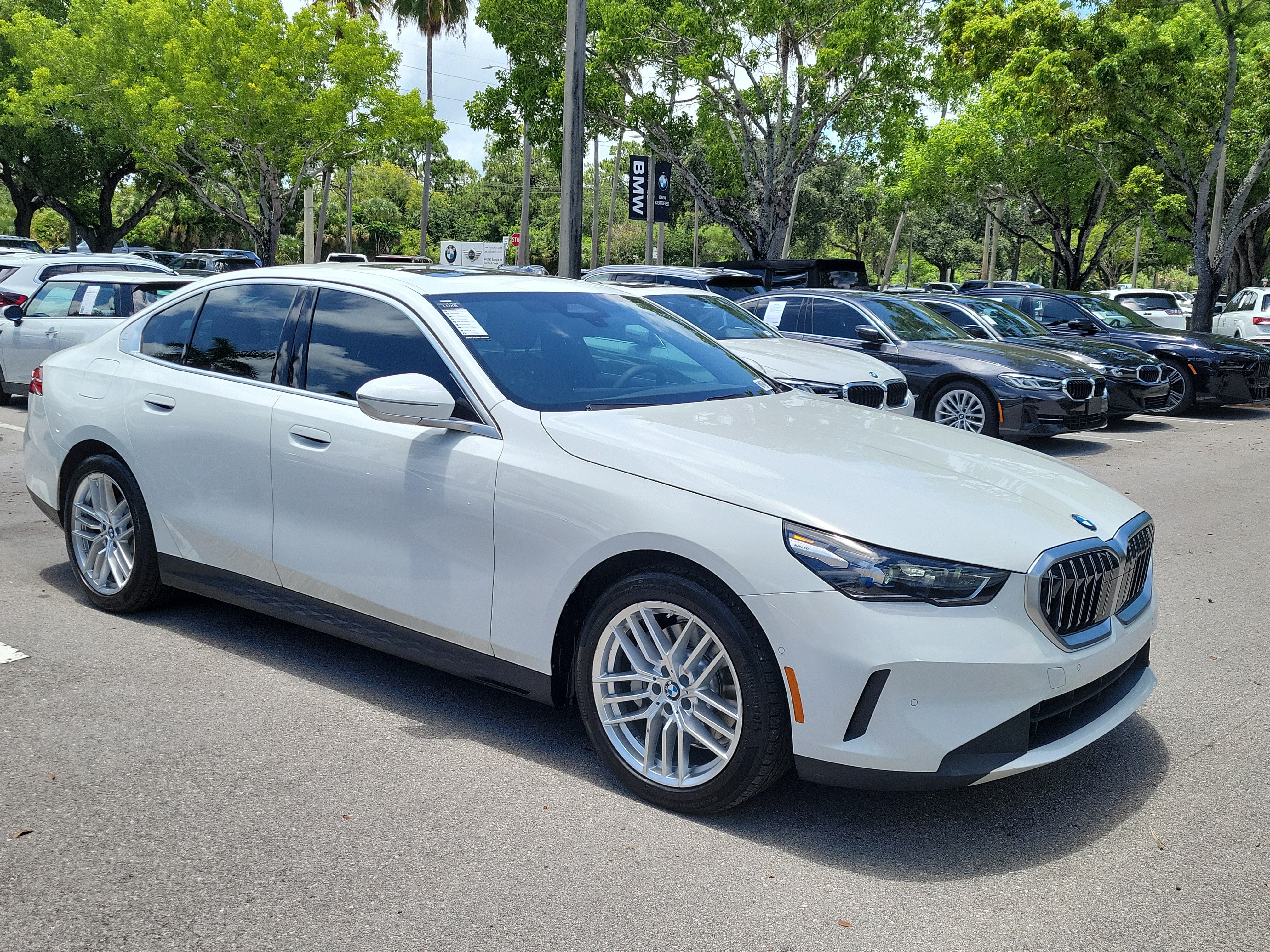 Used 2024 BMW 530i w/ Convenience Package RWD image 8