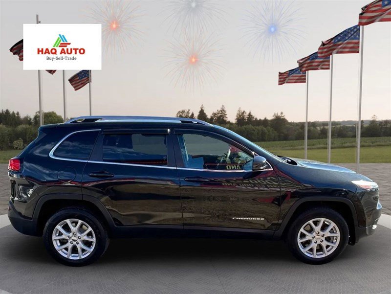 Used 2016 Jeep Cherokee Latitude w/ Safety/Convenience Group image 4