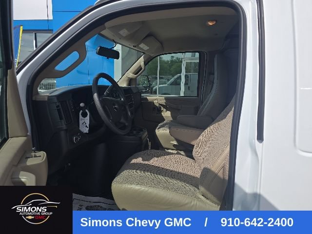 Used 2025 GMC Savana 3500 RWD image 10