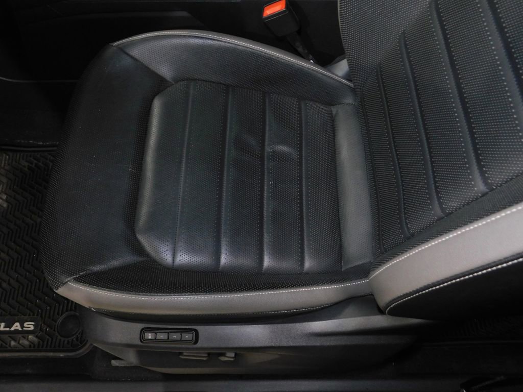 Used 2020 Volkswagen Atlas Cross Sport SEL Premium R-Line image 35