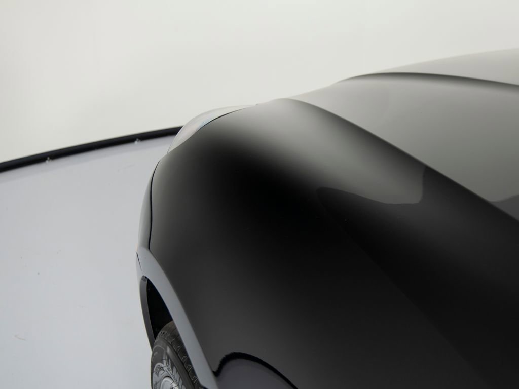 Certified 2025 Porsche Macan AWD/4WD image 42