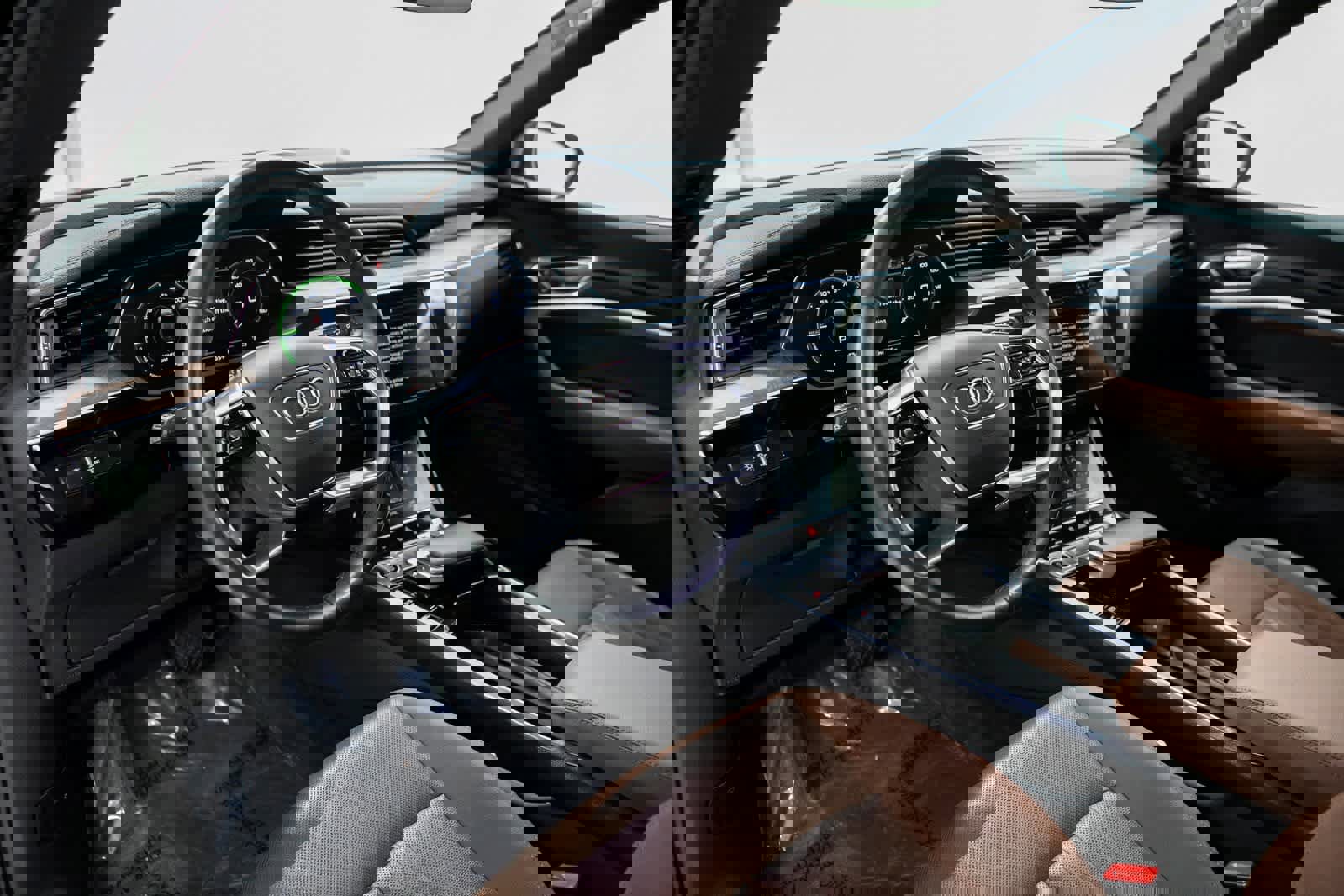 Used 2022 Audi e-tron Premium Plus w/ Premium Plus Package image 4