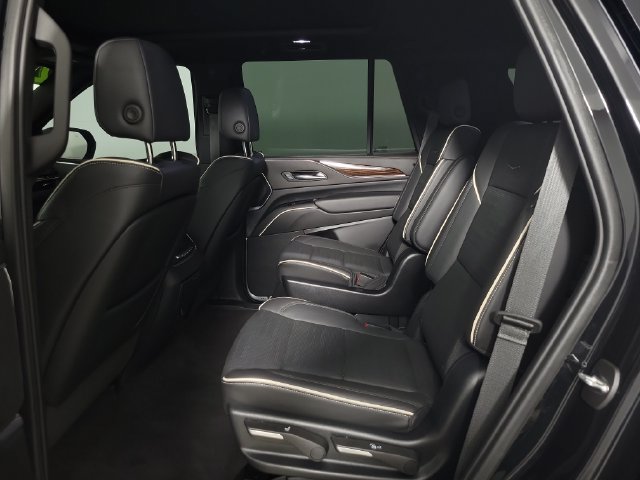 Used 2024 Cadillac Escalade Premium Luxury AWD/4WD image 14