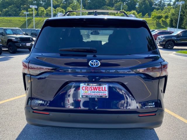 Used 2023 Toyota Sienna XLE FWD image 4